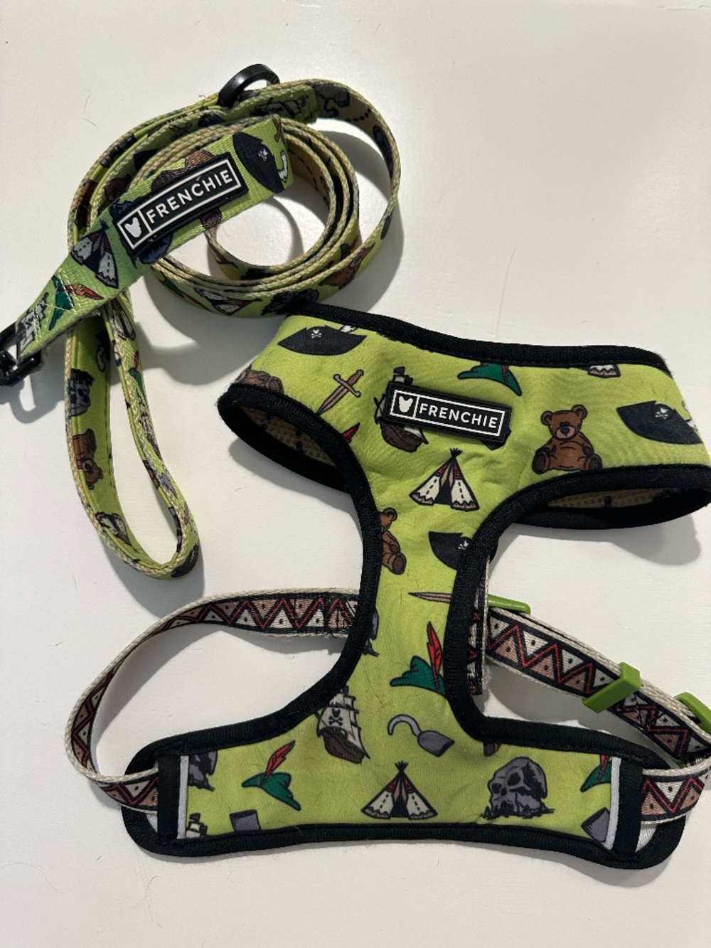 Frenchie Bulldog Reversible Dog Harness & Dual Print Leash - Peter Pan Print